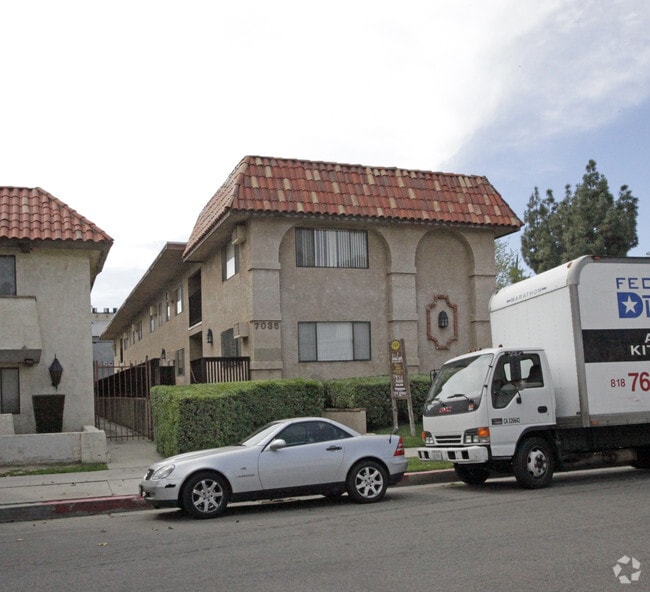 Primary Photo - Jordan Espana/Hacienda Apartments