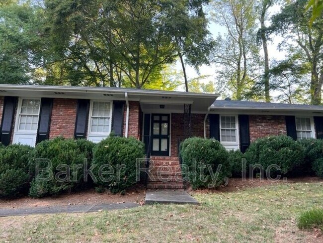 Primary Photo - 804 Burke St