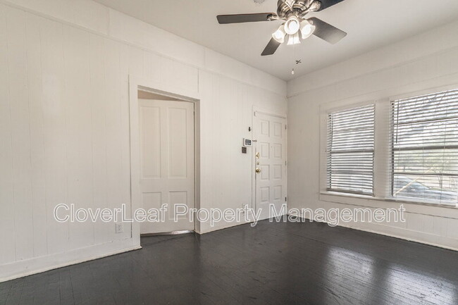 Building Photo - 323 Barrera St