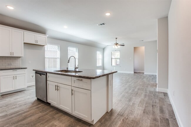 Building Photo - 3501 Montadale Ave