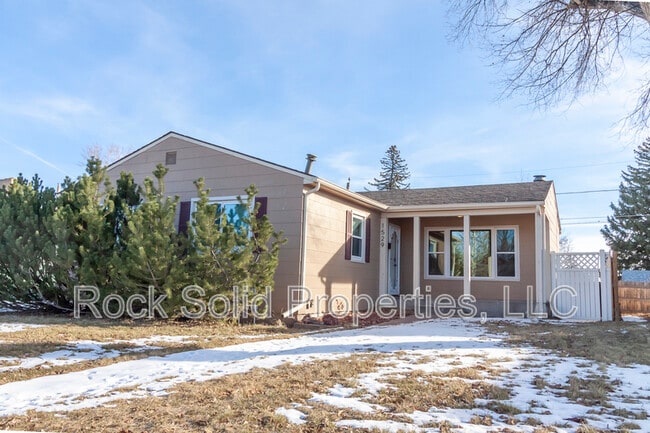 Building Photo - 1529 Walnut Dr