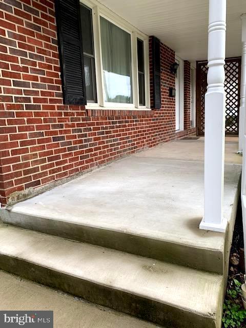 Building Photo - 621 Chapelgate Dr