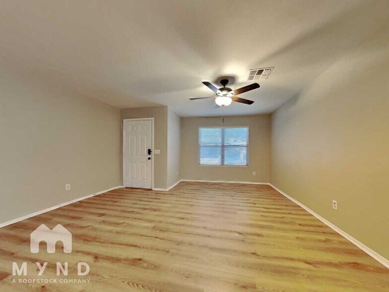 Building Photo - 11529 W Flores Dr