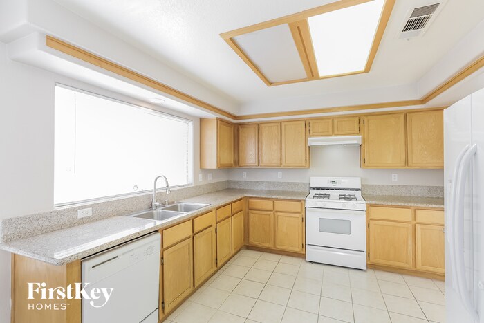 Building Photo - 8600 Danza Del Sol Dr