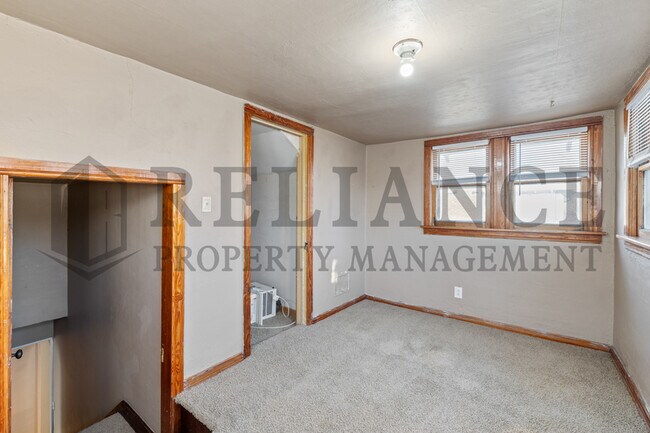 Building Photo - 806 N Faulkner St