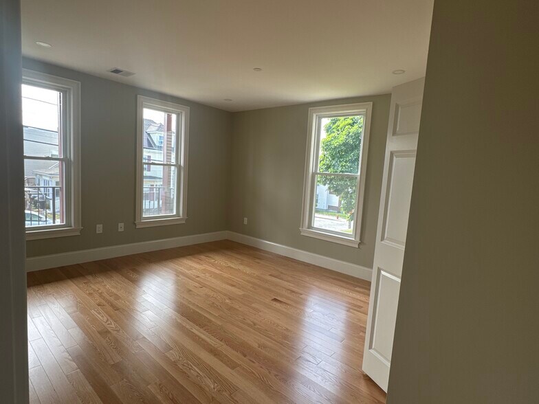 Bedroom 1 - 36 Gates St