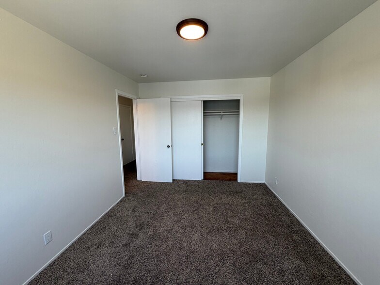 Building Photo - 490 Talbert St