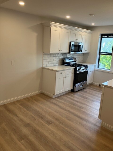 Building Photo - 214 Rockland Ave