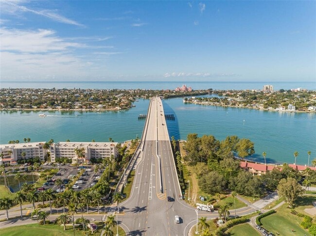 Building Photo - 6357 Bahia Del Mar Blvd S
