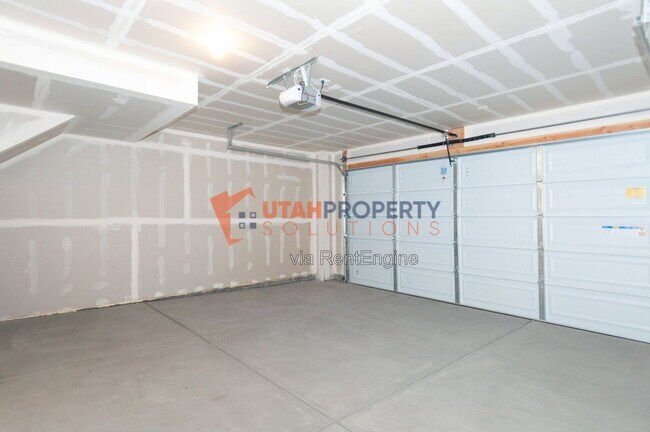 Building Photo - 388 S 980 W