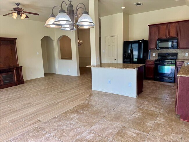 Building Photo - 4939 Royal Arbor Ln