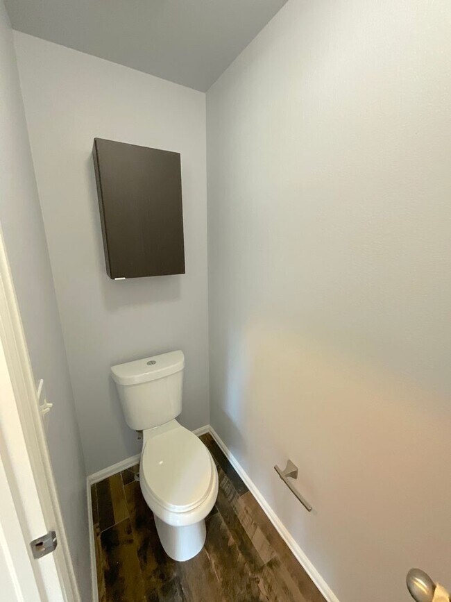 Building Photo - 6 Bedroom Home Available Near North Gate B...