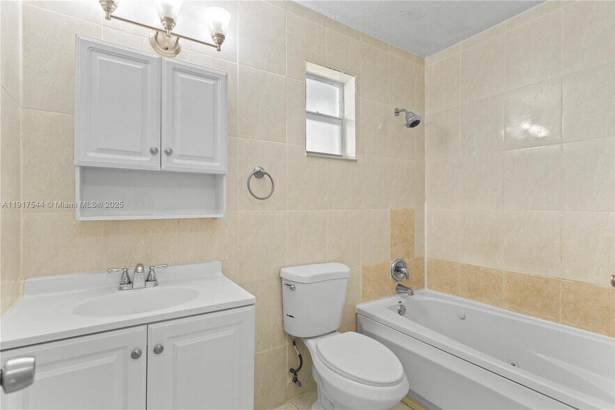 Building Photo - 1831 SW 97th Ter