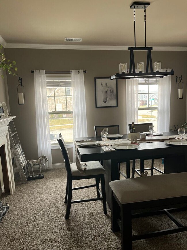 Building Photo - COMING SOON - LARGE 4 Bed 4 Bath in Lexington!