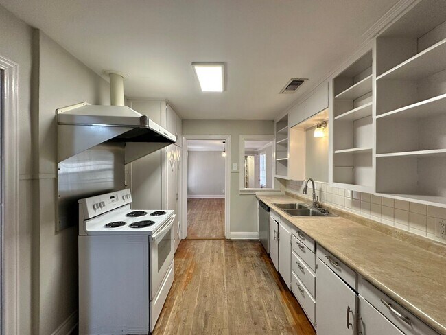 Building Photo - 1309 S Robertson Ave