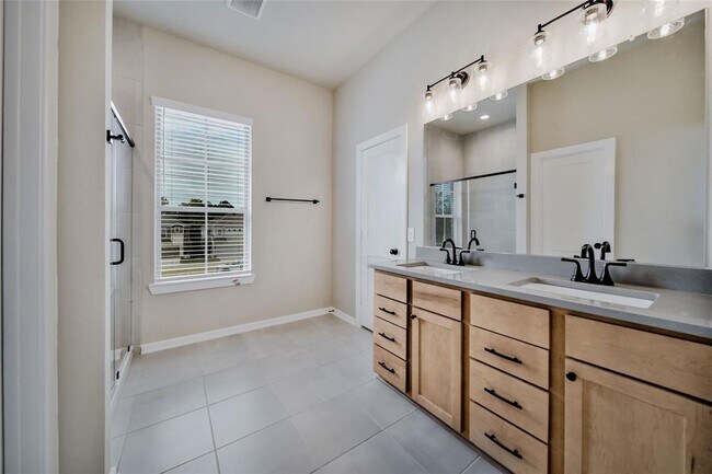 Building Photo - 555 Longleaf Pine Dr