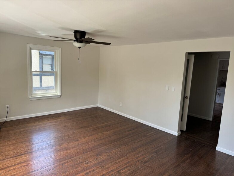 Building Photo - 1354 Amherst St