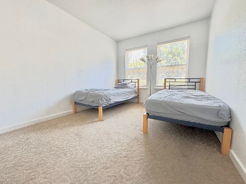 Building Photo - 705 Canonbury Way