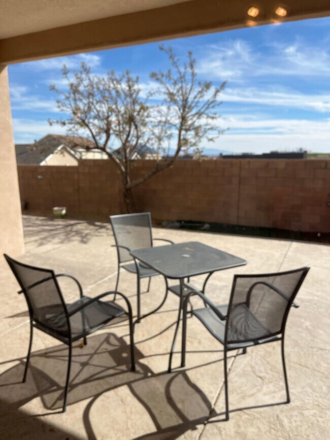 Building Photo - 1504 Reynosa Loop SE