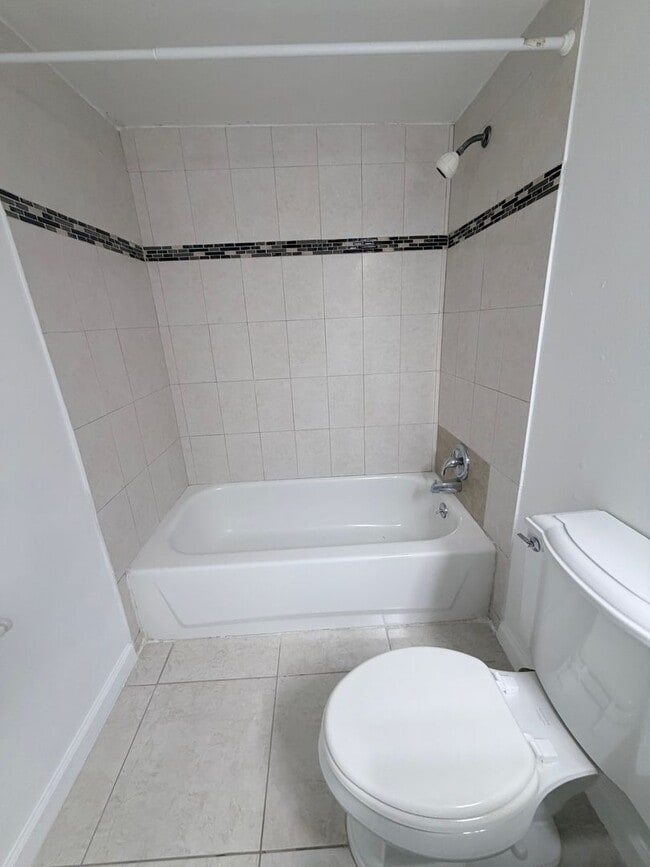 Building Photo - Two bedroom & Two bathroom Condo with balcony and laundry facilities
