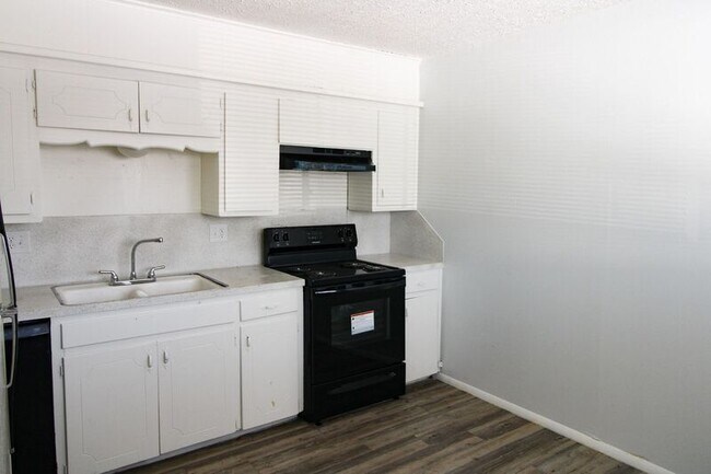 Building Photo - 6611 E Latimer Pl