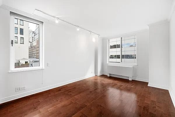 Building Photo - 275 Greenwich St