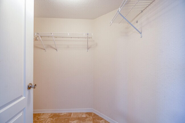 Building Photo - 114 SW Peacock Blvd