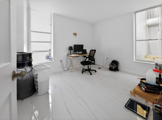 Building Photo - 8401 W Sample Rd