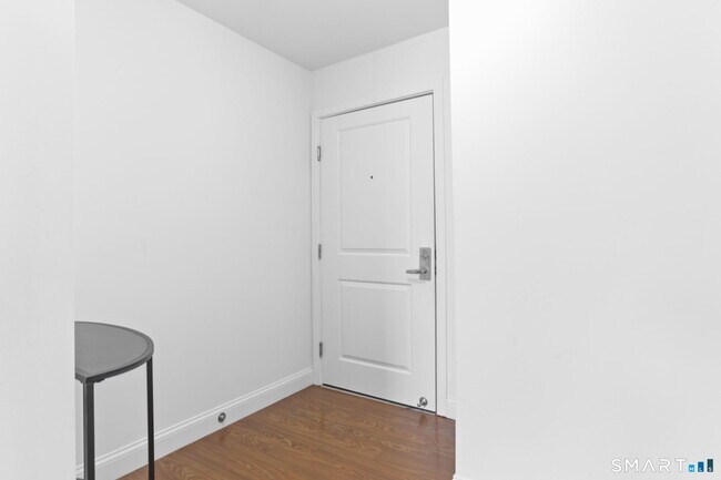 Building Photo - 947 Hope St