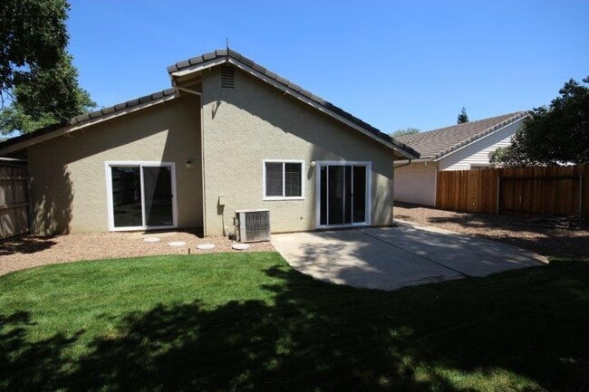 Building Photo - Galt 3 Bed 2 Bath Home