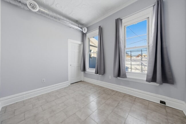 Building Photo - 2712 W 25th St