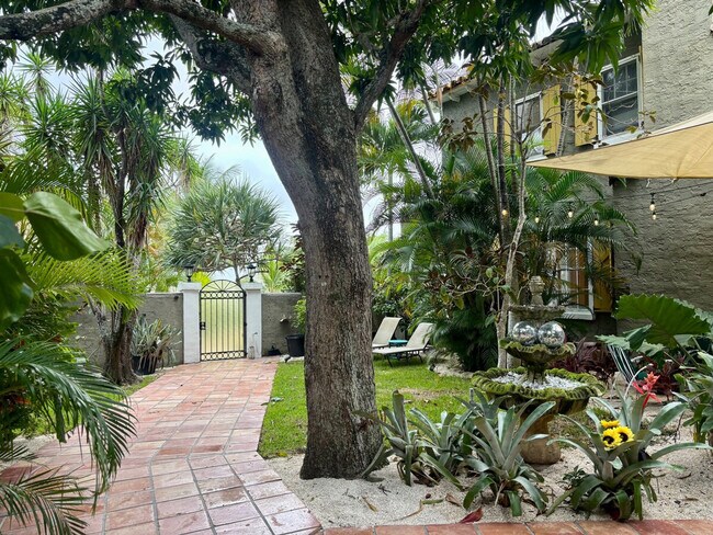 Building Photo - 441 28th St