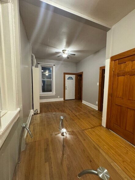Livingroom - 3353 S Emerald Ave