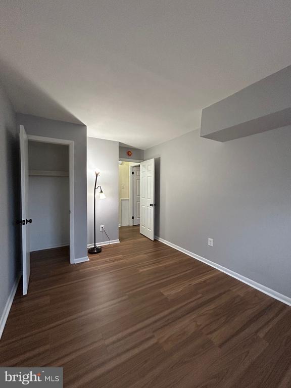 Building Photo - 3223 Valley Dr