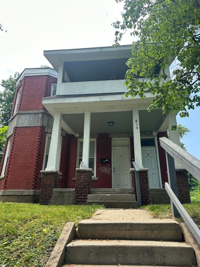 Building Photo - 814 Elmwood Ave
