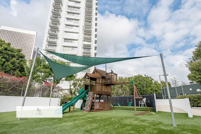 Building Photo - Modern 2-Bedroom Condo with Premium Amenities in Los Angeles