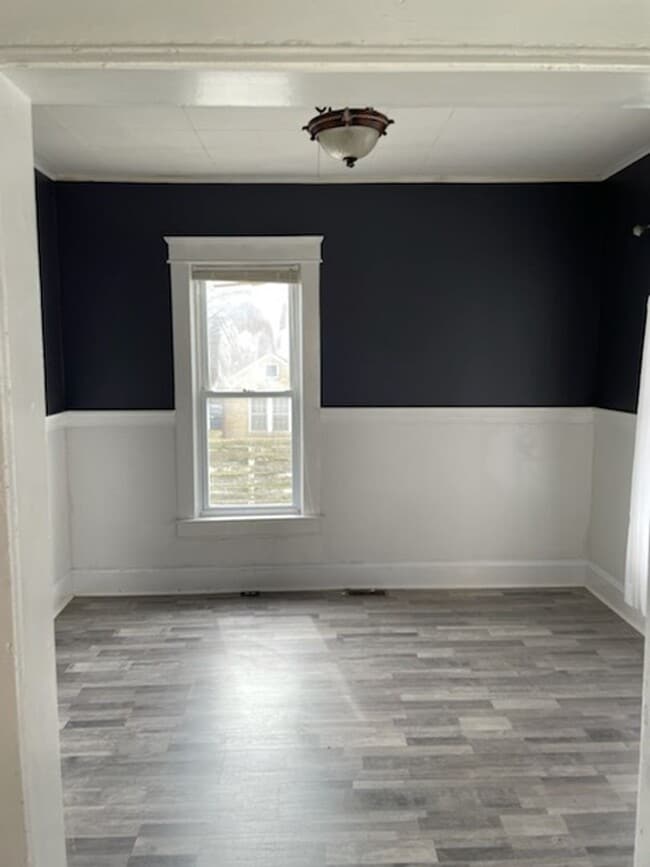 Building Photo - 114 13th St