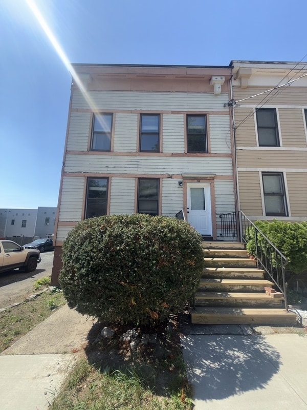 Building Photo - 24 Delaware St