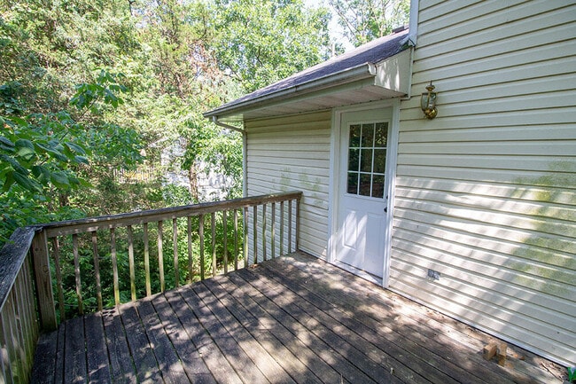 Building Photo - 1329 Valley Creek Ln