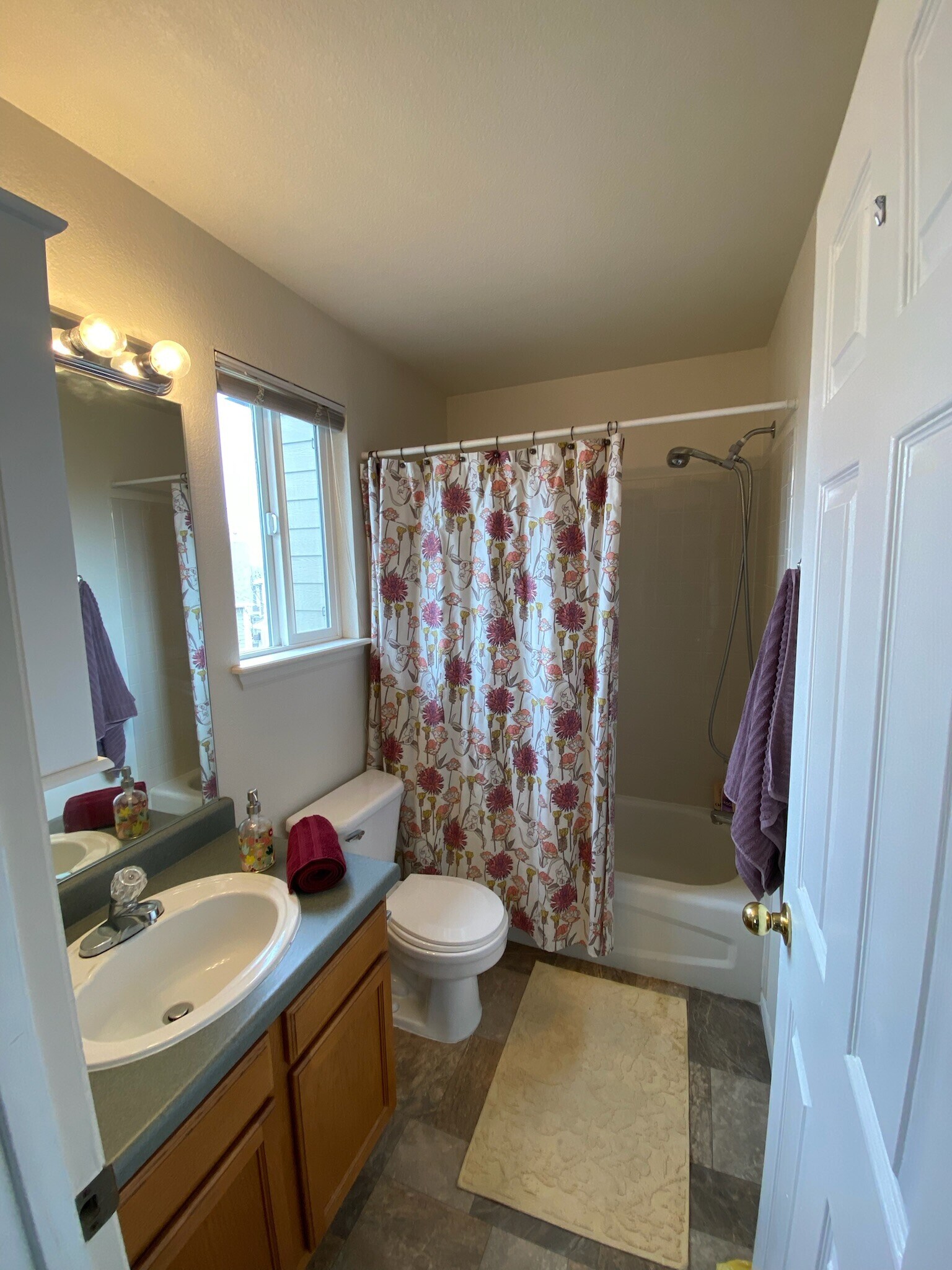 Master bedroom 2 bathroom. - 9056 Gale Blvd