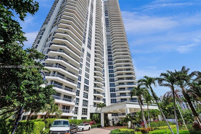 Building Photo - 3500 Mystic Pointe Dr