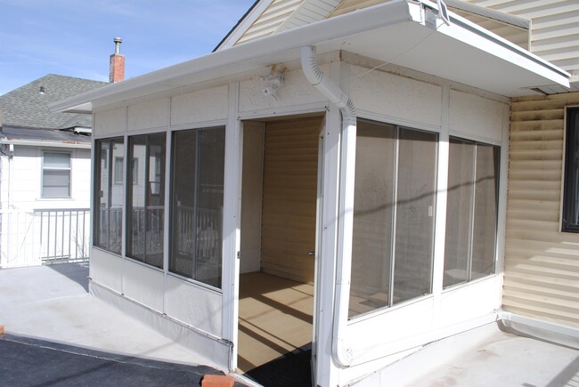 Building Photo - 1220 N Weber St
