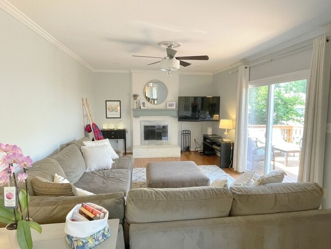 Building Photo - Leesburg Country Club 4 Bed 3.5 Bath SFH For Rent!
