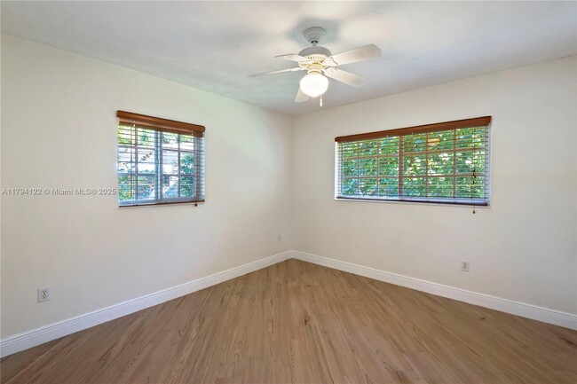 Building Photo - 410 Castania Ave