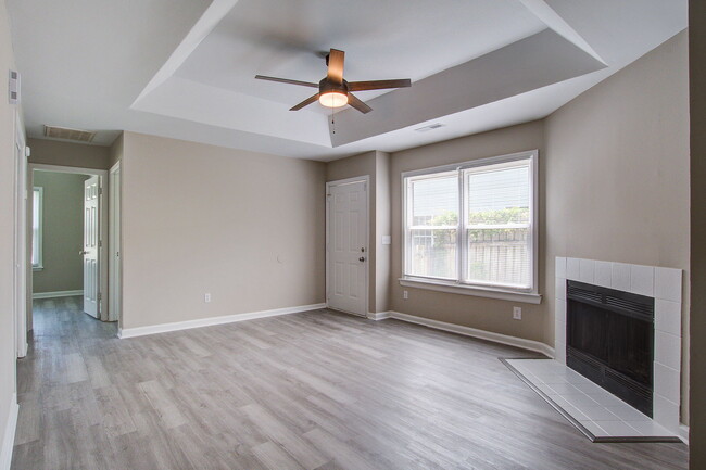 Building Photo - 9621 N Cardinal Dr
