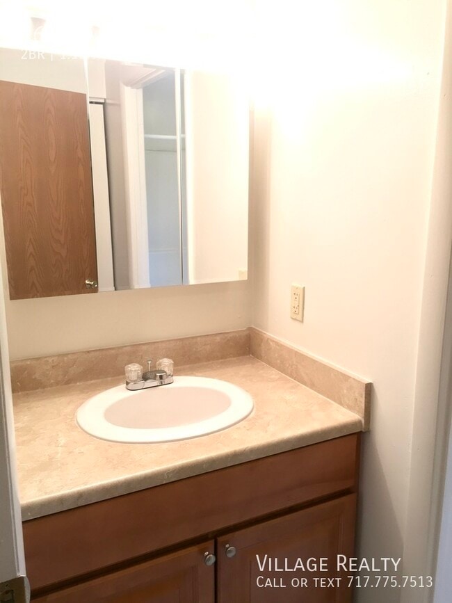 Building Photo - 460 Tanglewood Ln