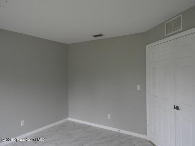 Building Photo - 394 Mott St SW