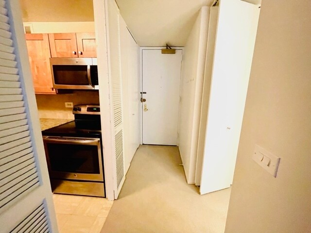 Building Photo - 2650 N Lakeview Ave