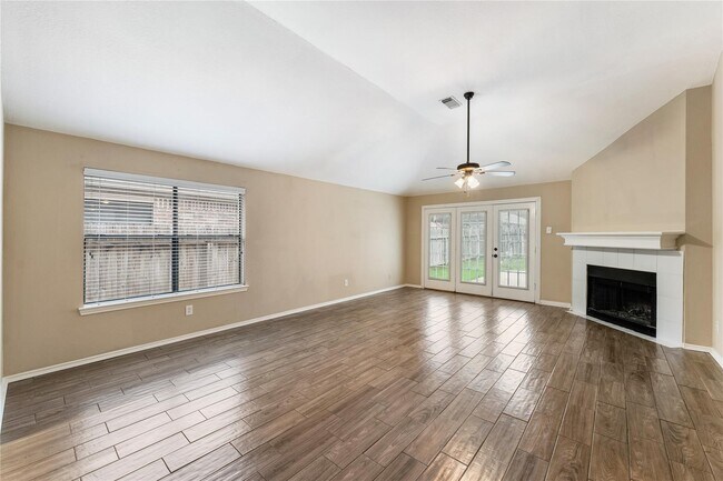 Building Photo - 5622 Village Park Dr
