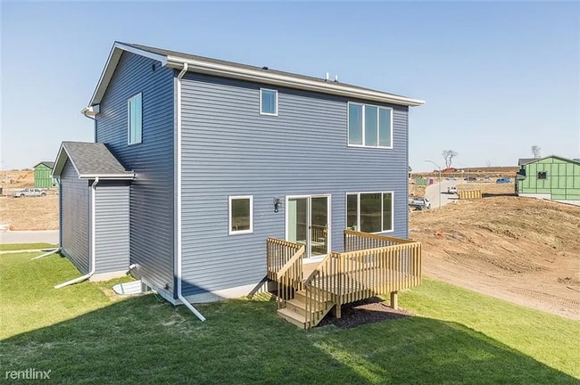 Building Photo - Great 3 Bedroom Single-Family Home in Urba...